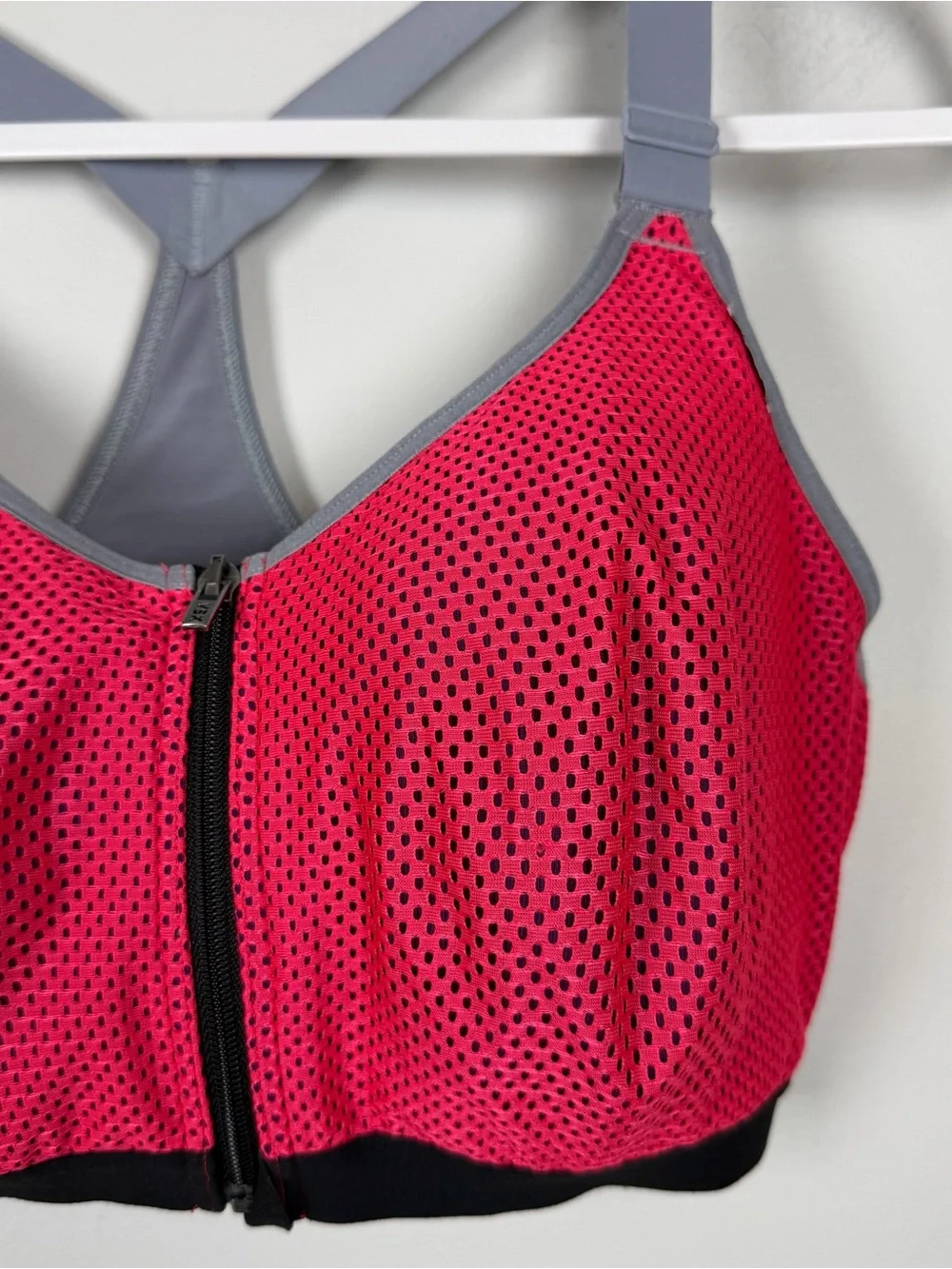 Victoria's Secret Knockout Sports Bra Zip Front Grey Coral Mesh Overlay 38DD